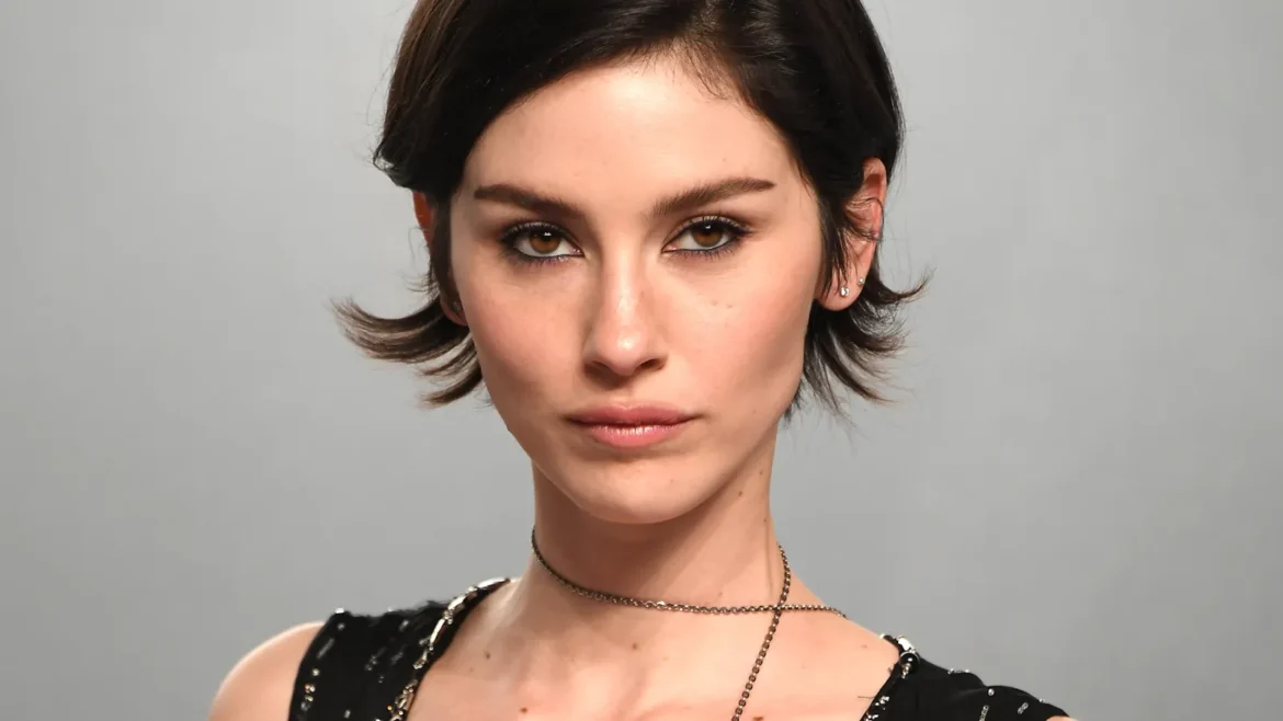 To νέο τραγούδι της Gracie Abrams,Hit the Wall