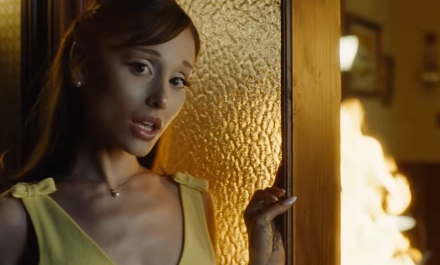 Η Ariana Grande Επιστρέφει ως… Φάντασμα Εκδίκησης στο Σοκαριστικό Νέο της Βίντεο Κλιπ!
