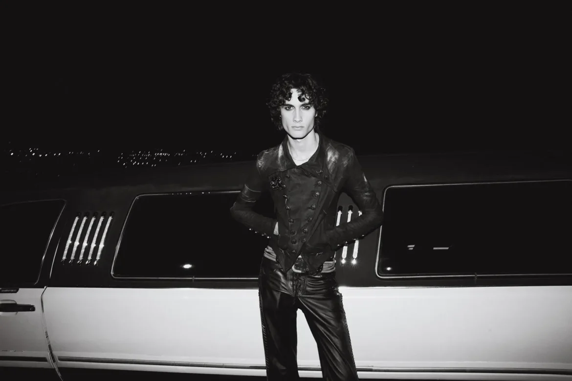 Ο Sombr επιστρέφει με το My body Isn’t Ready και επιστρατεύει τους πιο hot ηθοποιούς της γενιάς τους!