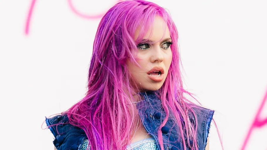 Από το μπαλέτο και το Dream Academy στην κορυφή του Spotify: Η απίστευτη ιστορία της 22χρονης ADÉLA!