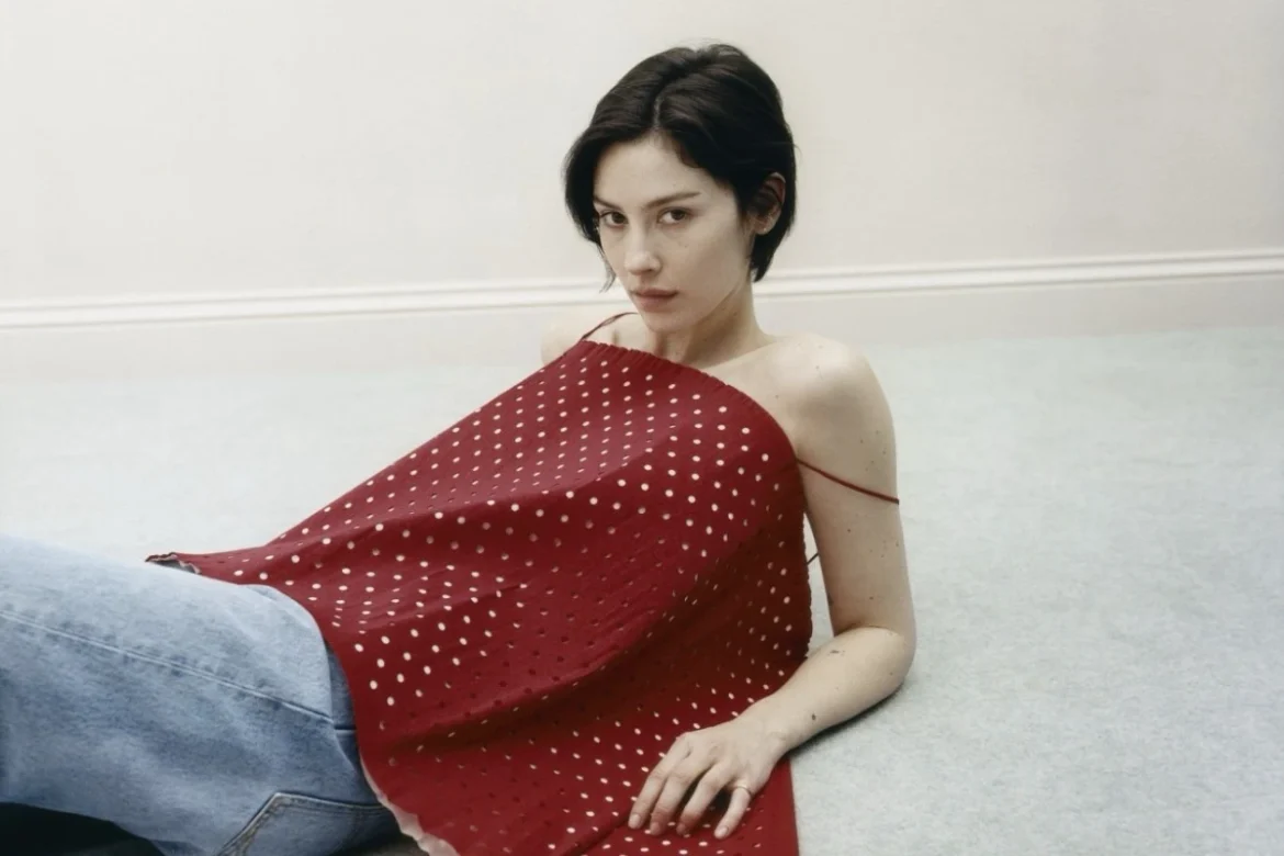 Νέο τραγούδι από την Gracie Abrams: Ακούστε το «Here You Come, There You Go» που μόλις κυκλοφόρησε.