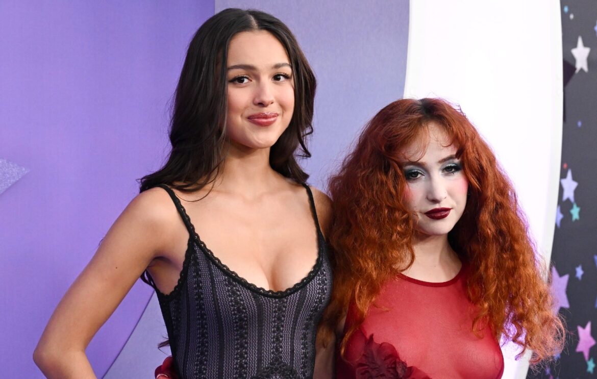 Οι προσευχές των fans εισακούστηκαν: Η Olivia Rodrigo και η Chappell Roan ενώνονται για πρώτη φορά και «γκρεμίζουν» το διαδίκτυο